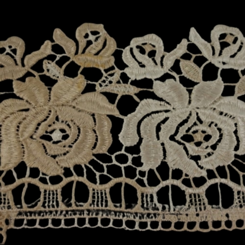 NEW Cream Beige Rose Lace Table or Dresser Runner - Picture 3 of 5